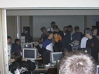 Inside the main-hall (crowded) - view on the bigscreen (15.17KB)